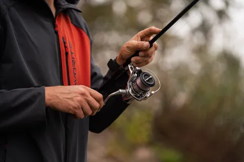 Favorite Mist Jacket + SHIMANO Stradic FL + Favorite Black Swan